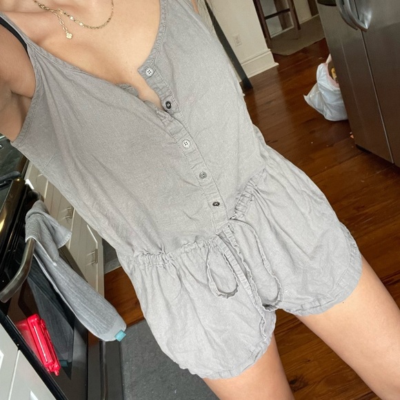 Forever 21 Women’s Taupe Romper - Picture 5 of 5